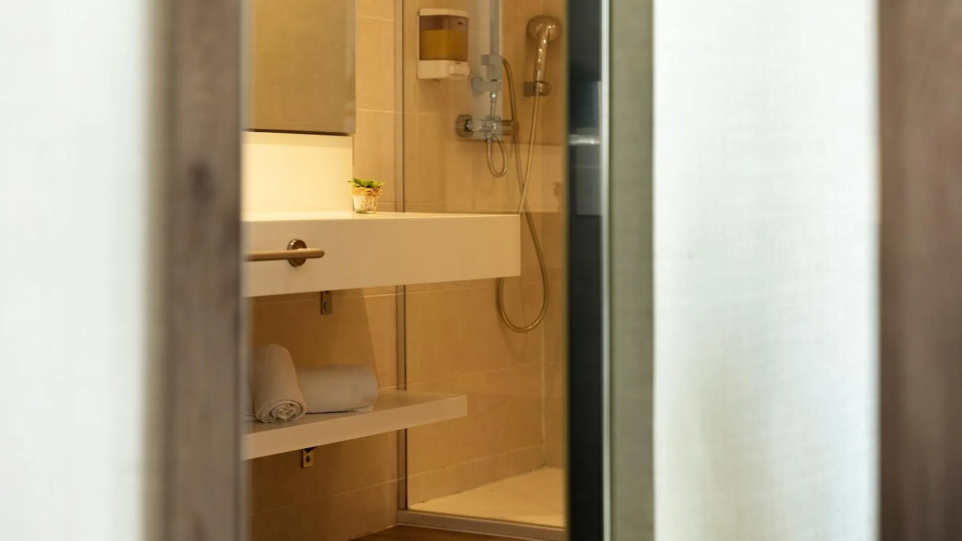 **  Hotel Oasis Barcellona Spagna